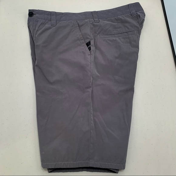 Travis Mathew Shorts Adult Size 34 Gray Flat Front Golf Mens - Picture 1 of 9